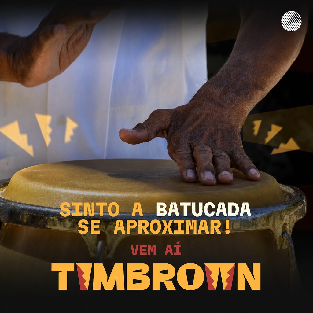Mãos tocando atabaque em ensaio de percussão